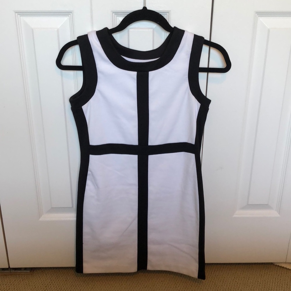 BD Junior black & white sleeveless dress sz 2